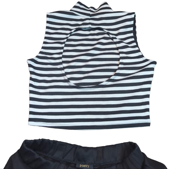 Striped crop top, paired with a solid bl - Picture 3 of 4